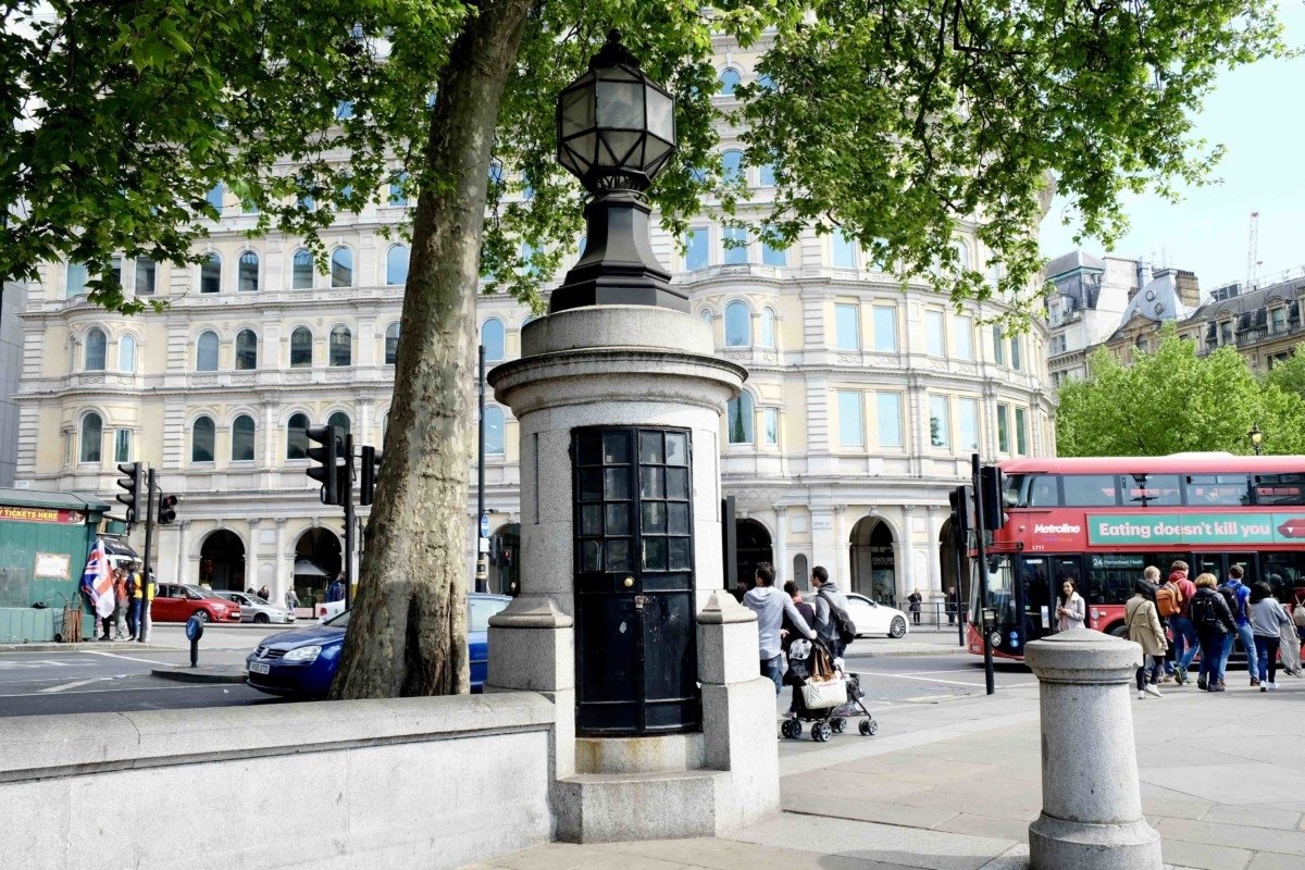 trafalger-square-police