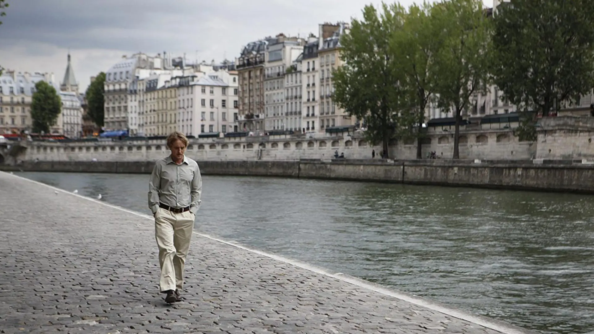 midnight in paris review