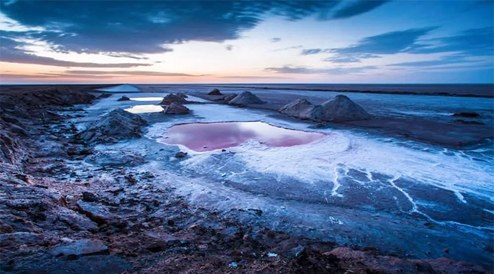 Shatt al-Jarid salt lake