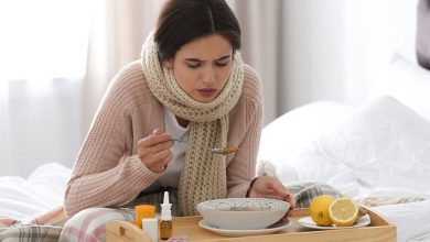 sick-woman-eating-soup cold