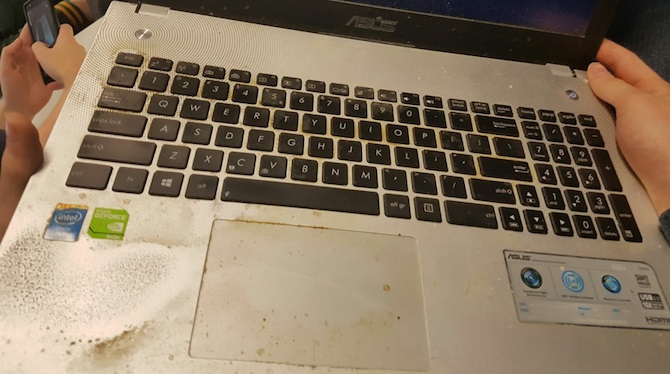 Laptop cleaning spray